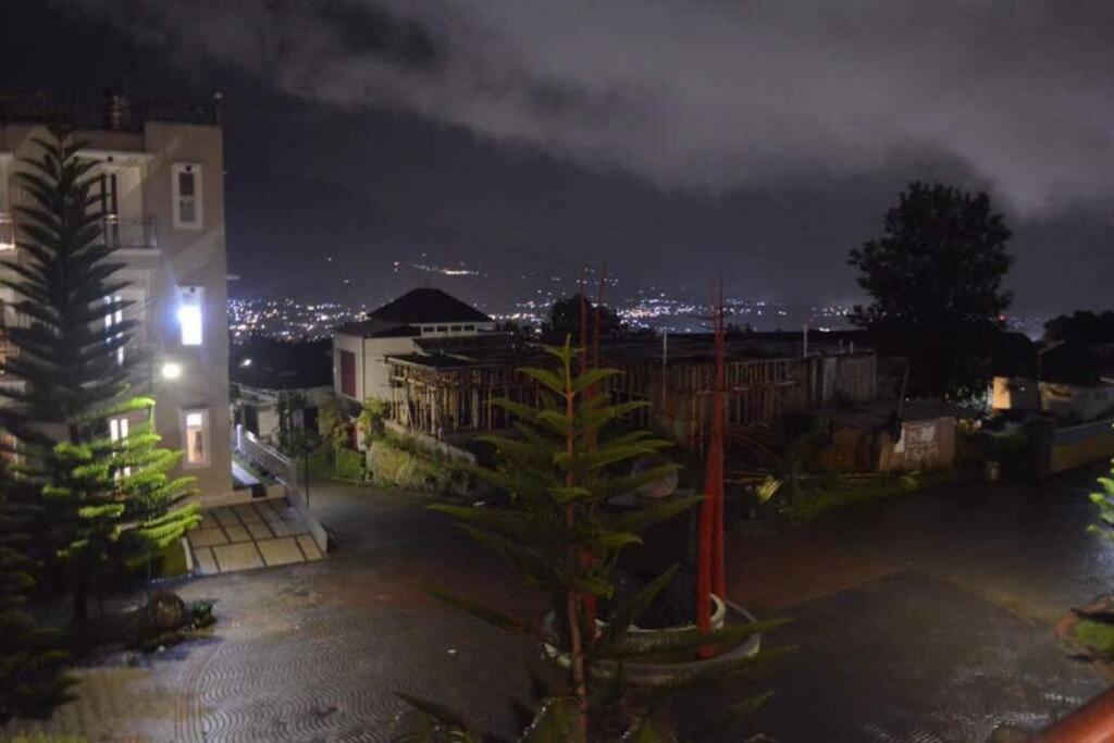 Villa Agro Kusuma Pinus R7 Batu  Exterior photo
